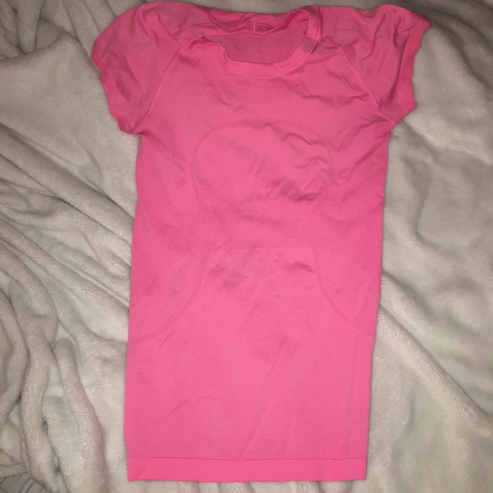 Pink lululemon short sleeve